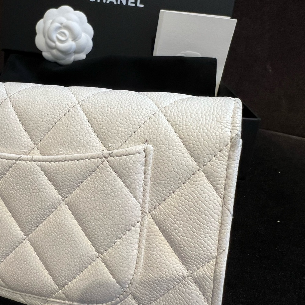 ** sold** Authentic Chanel Caviar wallet - Picture 5 of 8